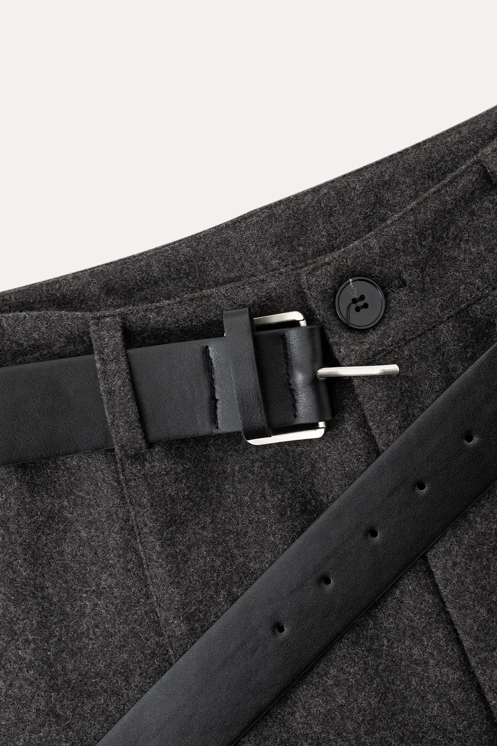 Elegant Woolen Three-Quarter Pants