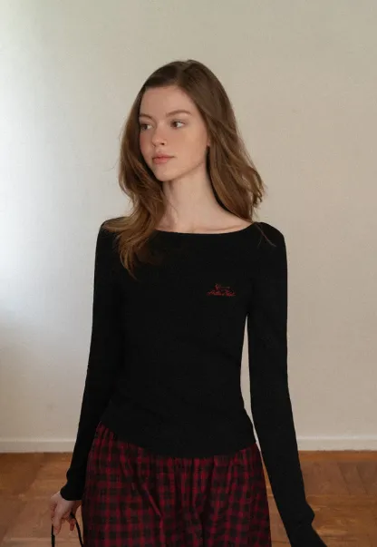 Embroidered Round Neck Wool Knit Top