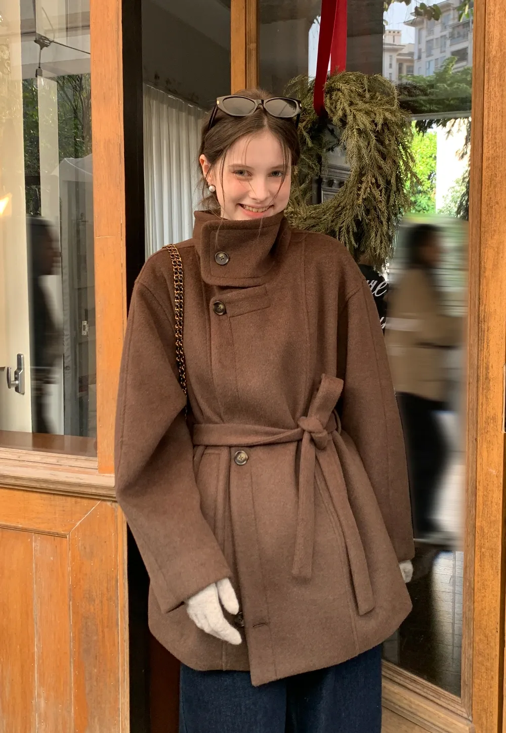 Elegant Wool Coat with Belted Waist Design