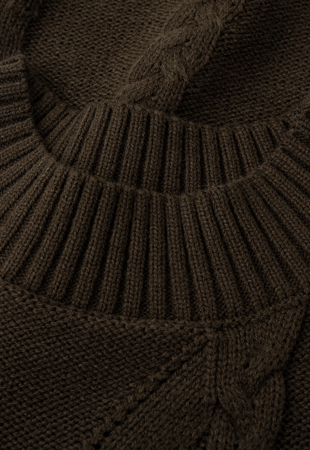 Ribbed Knit Sleeveless Sweater with Lace Trim
