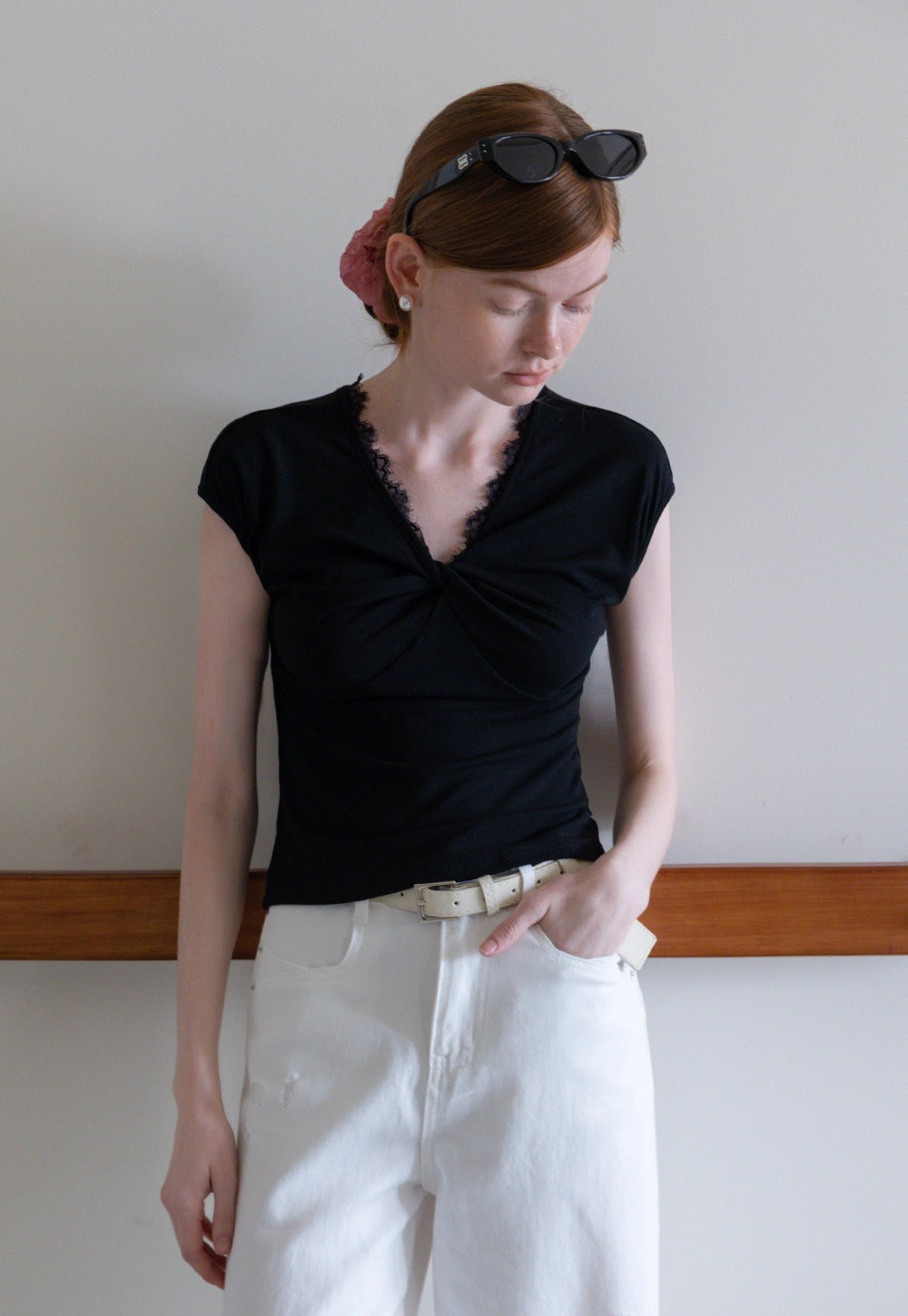 Women's Ruched V-Neck Lace Trim Fitted T-Shirt