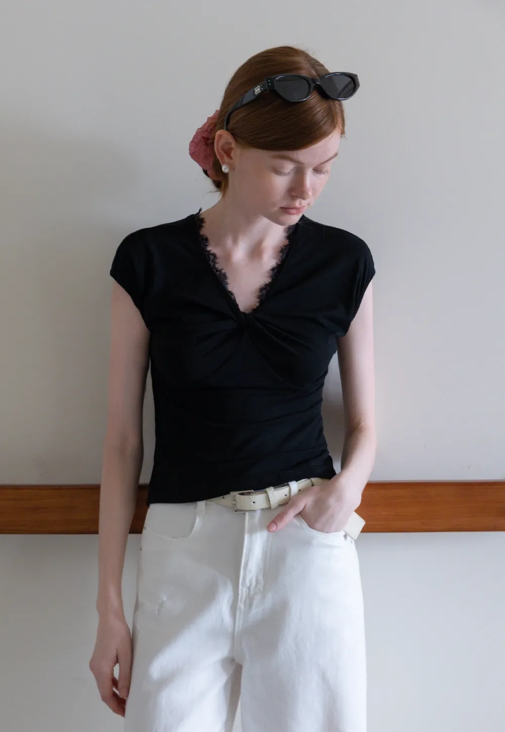 Women's Ruched V-Neck Lace Trim Fitted T-Shirt