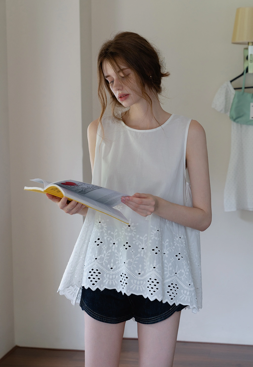 Women’s Sleeveless Eyelet Lace Top