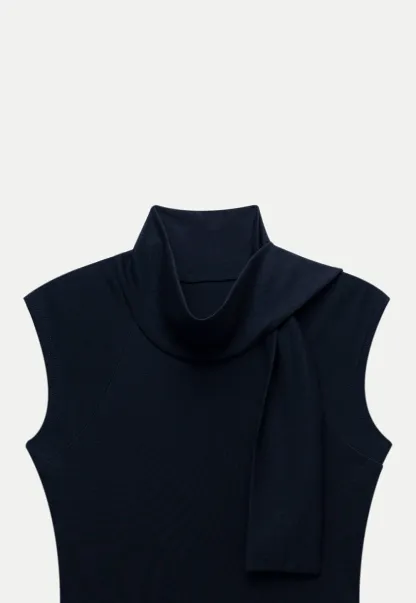 Women’s Sleeveless Knit Top