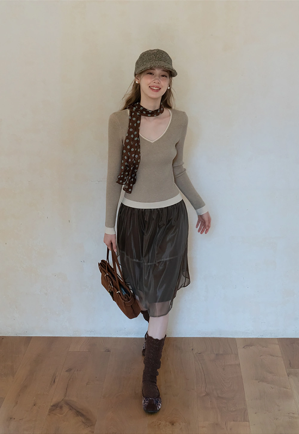 Womens V Neck Contrast Trim Knit Long Sleeve Top