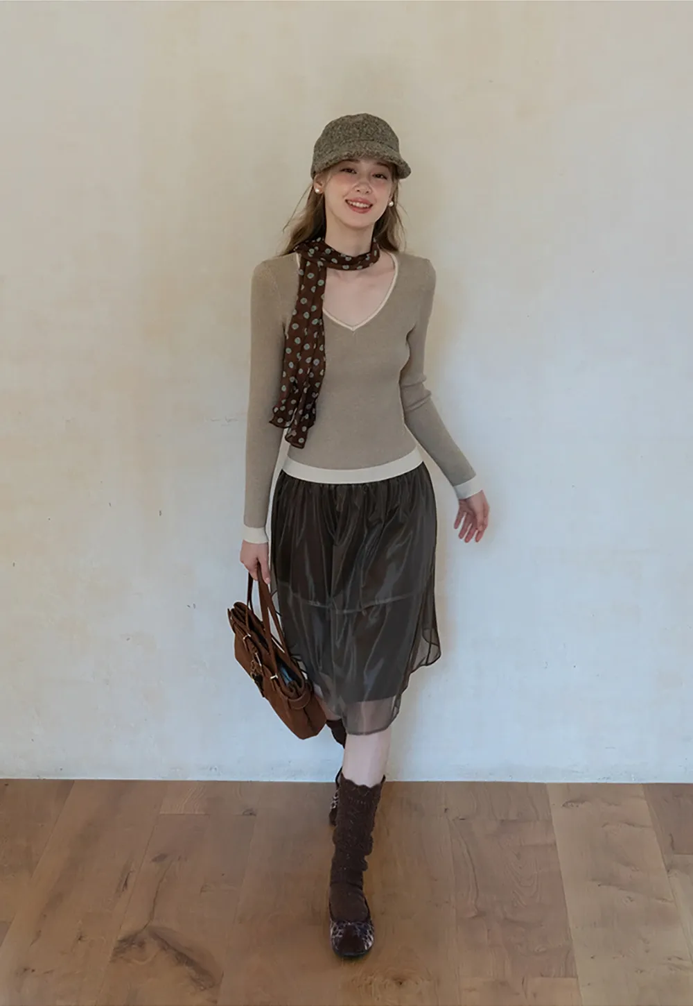 Womens V Neck Contrast Trim Knit Long Sleeve Top