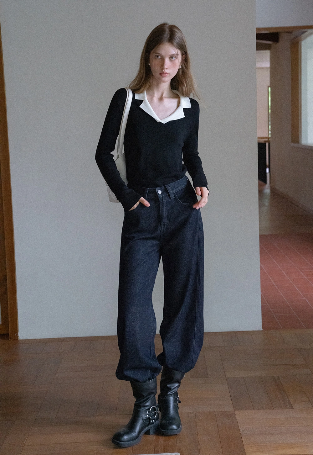 Elegant V-Neck Knit Top with Contrast Lapel Collar