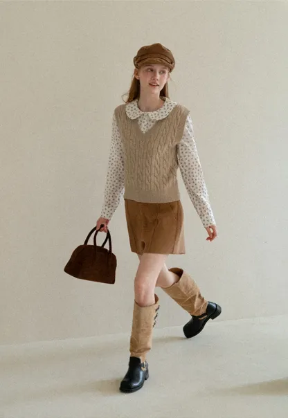 Cable Knit V Neck Sleeveless Sweater