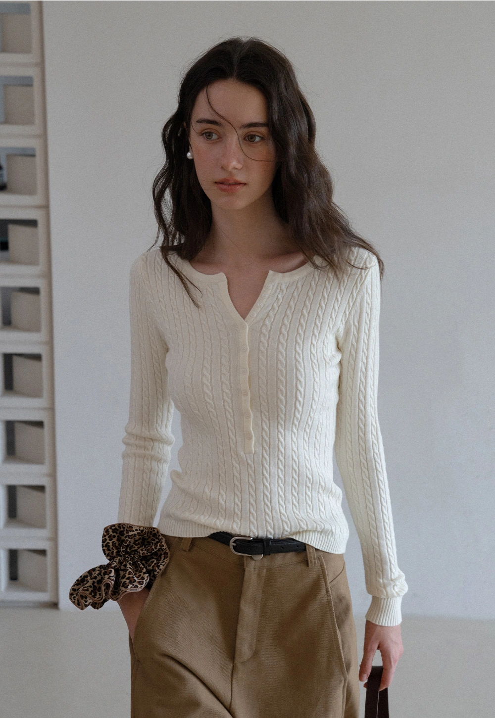 Womens Ribbed Knit Long Sleeve V- Neck Knit Top