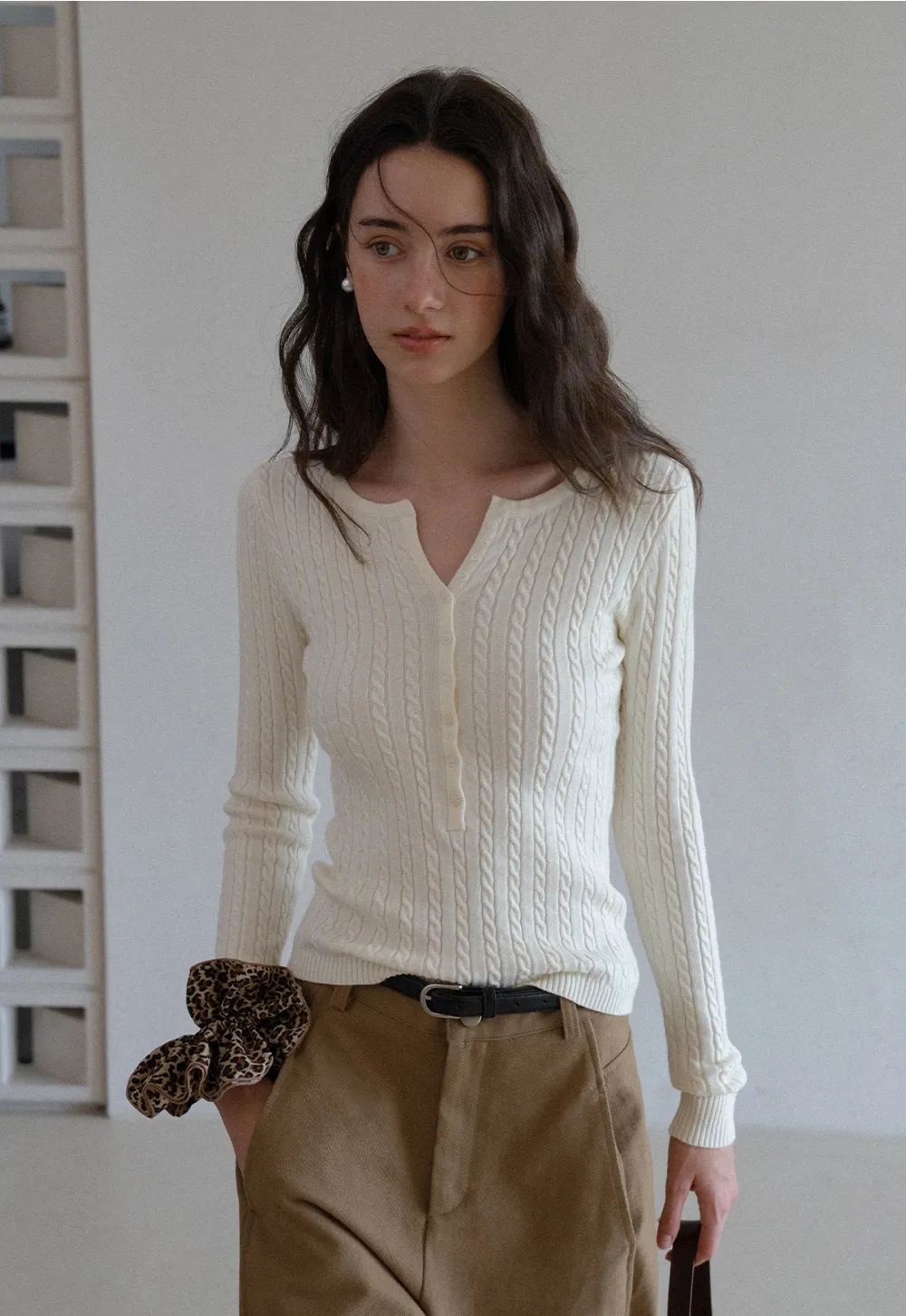 Womens Ribbed Knit Long Sleeve V- Neck Knit Top