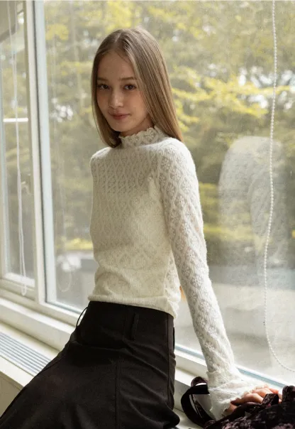 Elegant White Floral Lace Knit Long Sleeve Blouse