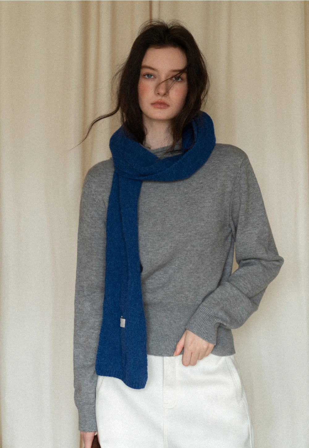 Fashionable Grey Sweater with Hood and Ribbed Trim