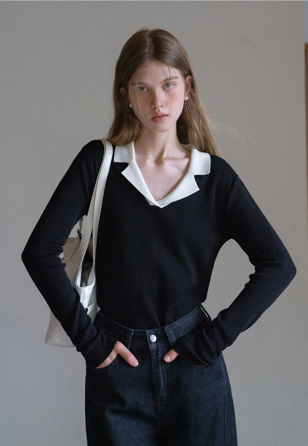 Elegant V-Neck Knit Top with Contrast Lapel Collar