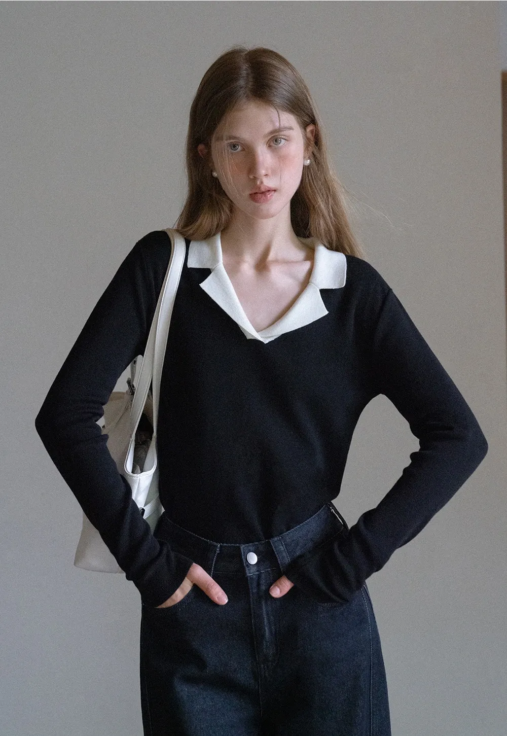 Elegant V-Neck Knit Top with Contrast Lapel Collar