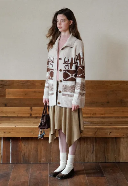 Vintage-Inspired Knit Cardigan with Geometric Design