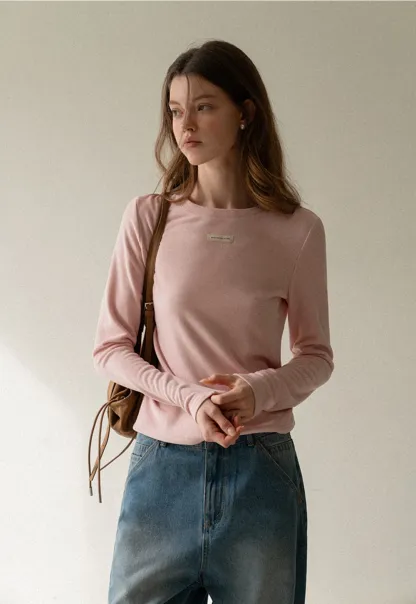 Women Simple Long Sleeve Knit Top with Logo Patch