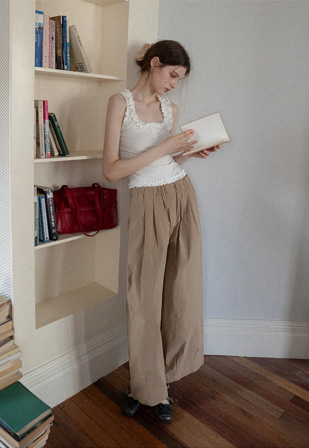 Women's Sleeveless Collared Button Down Knit Top