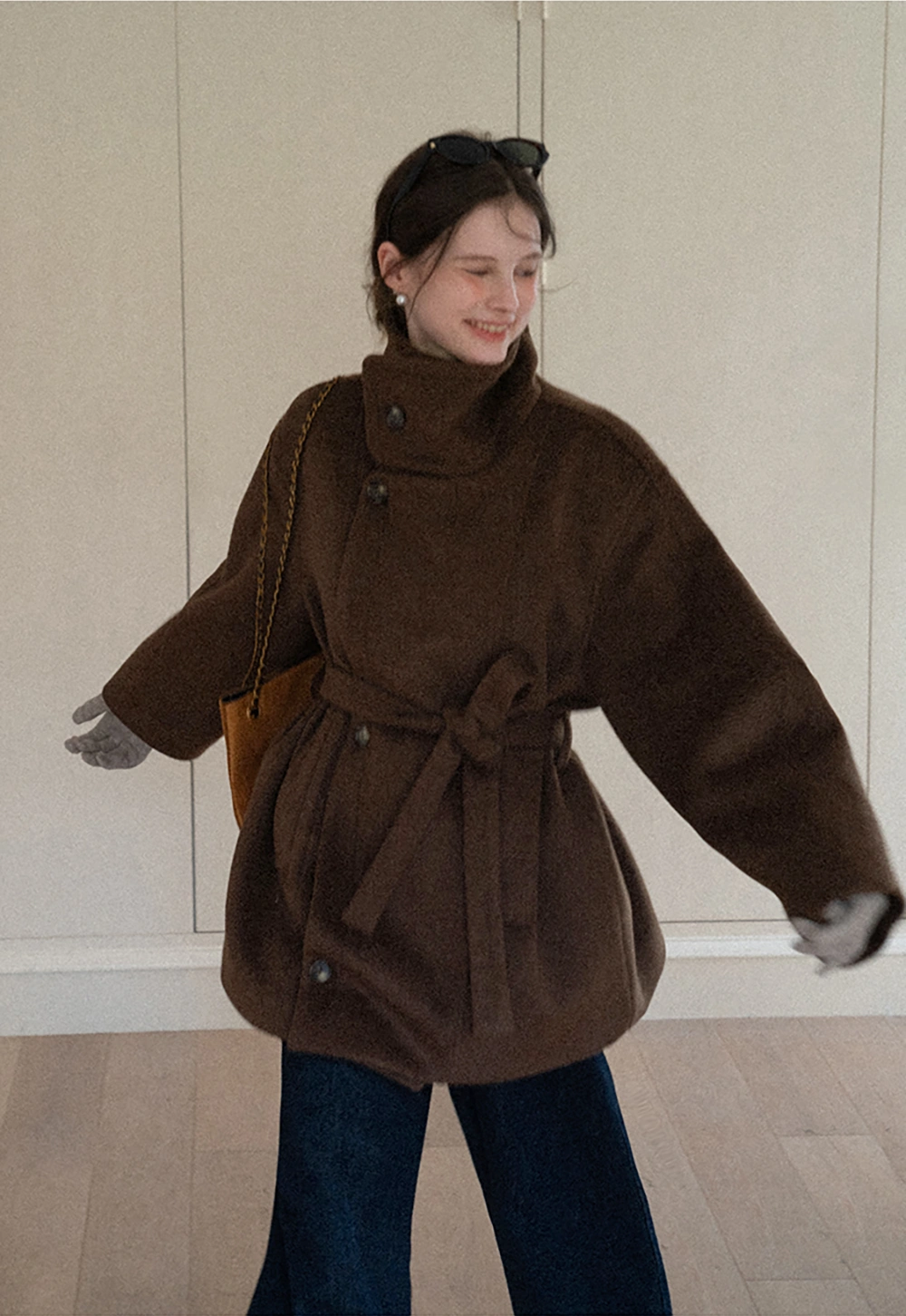 Elegant Wool Coat with Belted Waist Design