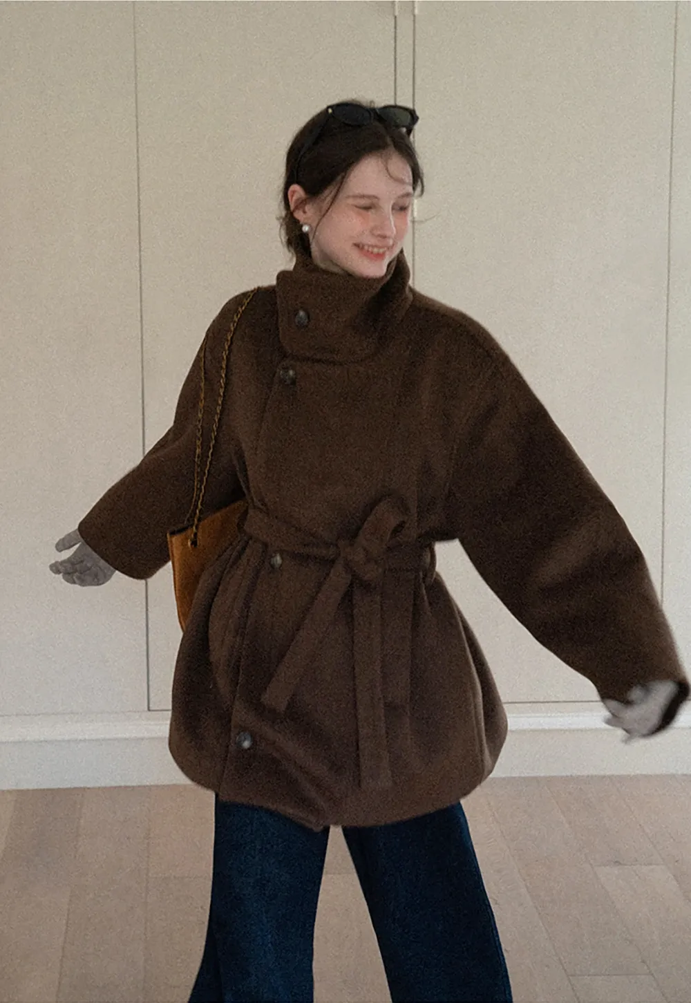 Elegant Wool Coat with Belted Waist Design