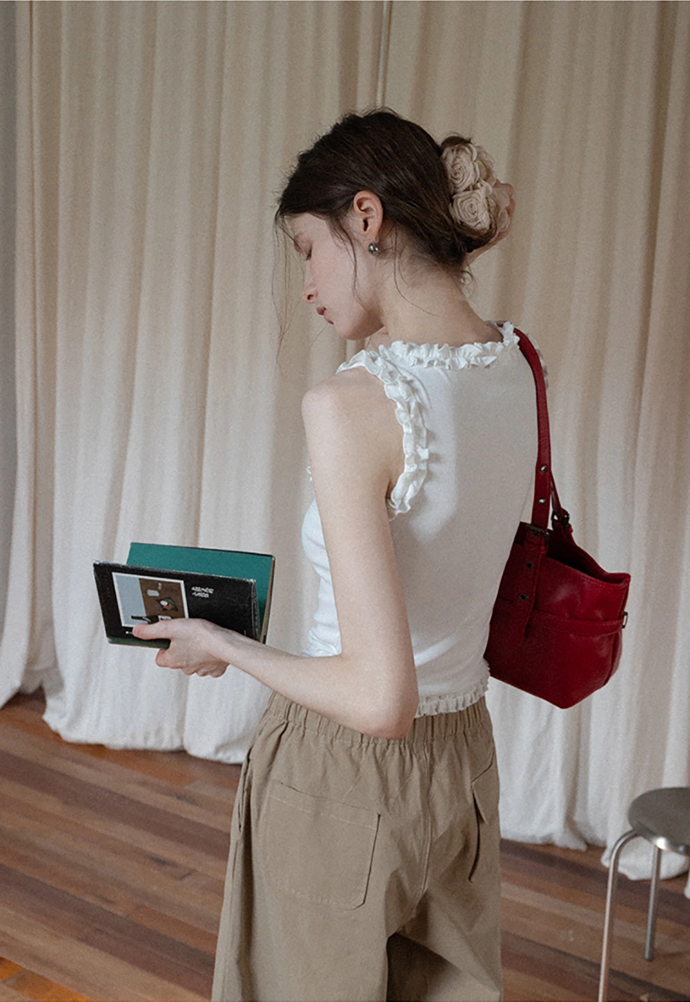 Women's Sleeveless Collared Button Down Knit Top