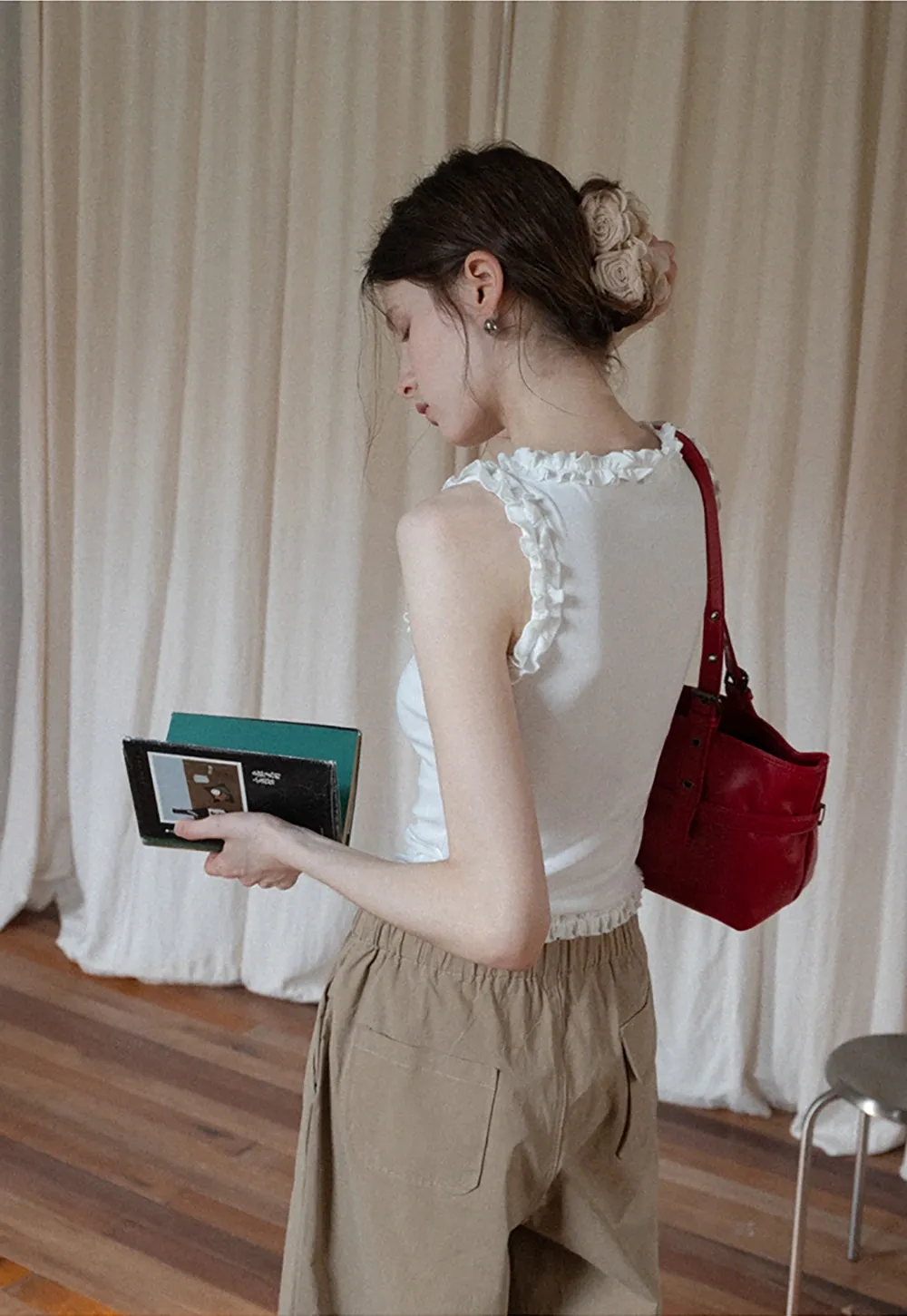 Women's Sleeveless Collared Button Down Knit Top