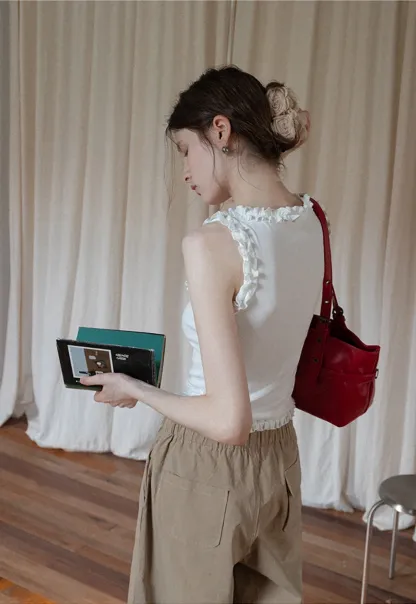 Women's Sleeveless Collared Button Down Knit Top