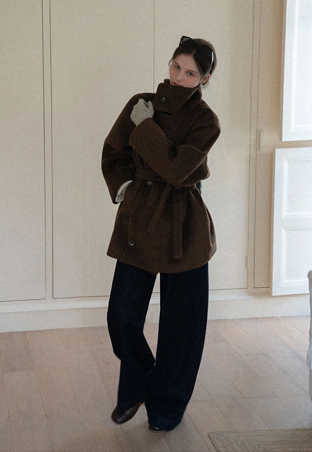 Elegant Wool Coat with Belted Waist Design