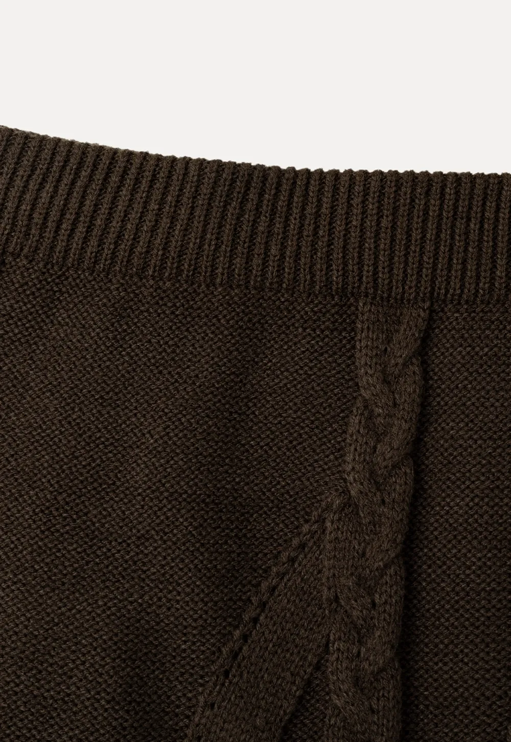 Ribbed Knit Sleeveless Sweater with Lace Trim