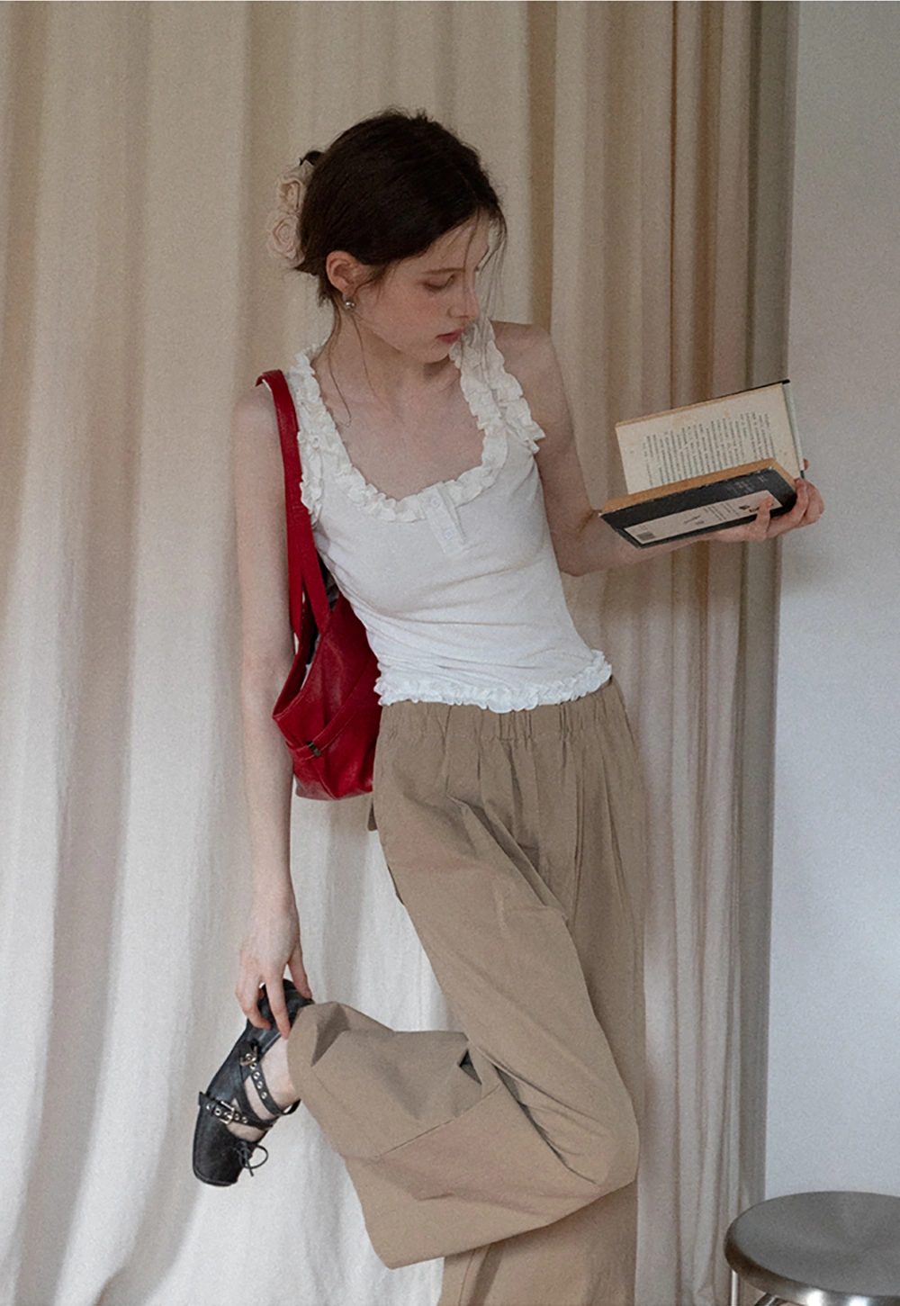 Women's Sleeveless Collared Button Down Knit Top