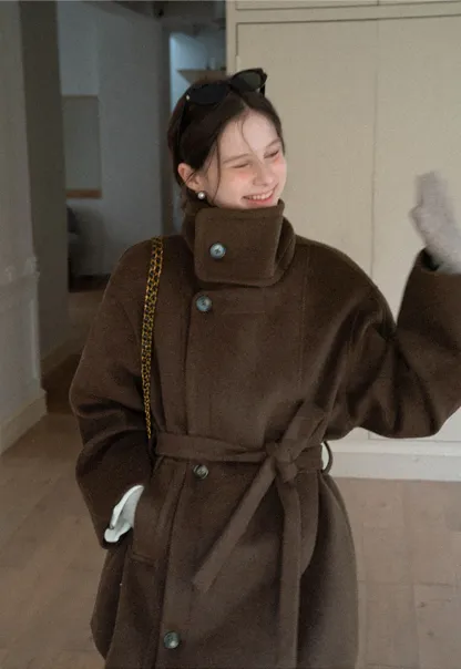 Elegant Wool Coat with Belted Waist Design