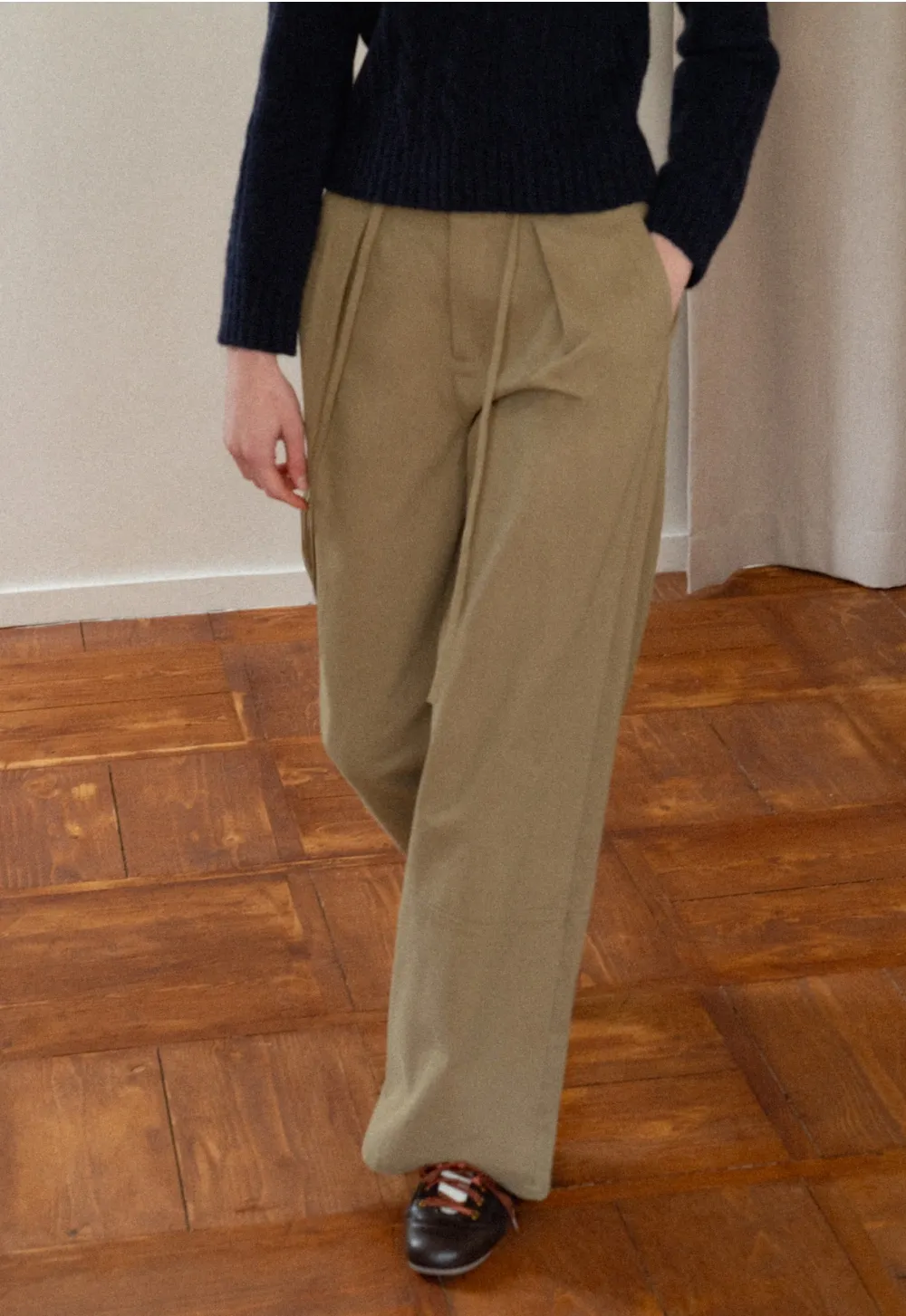 Women Pleated Wide-Leg Trousers
