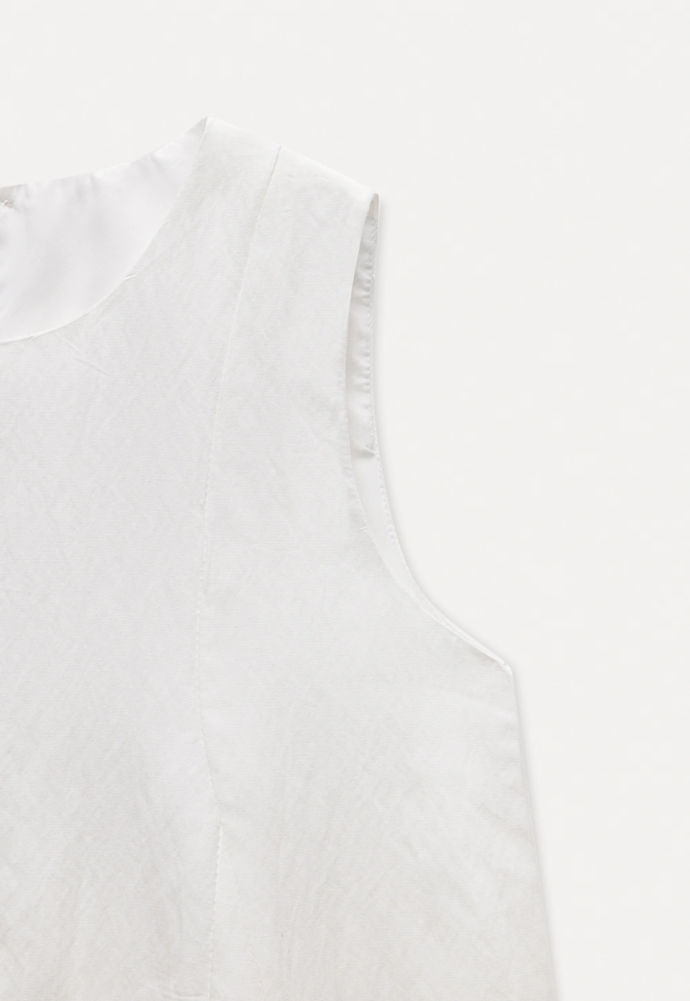 Women's Sleeveless Pleated Hem Blouse