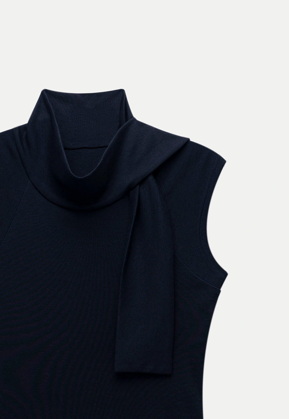Women’s Sleeveless Knit Top