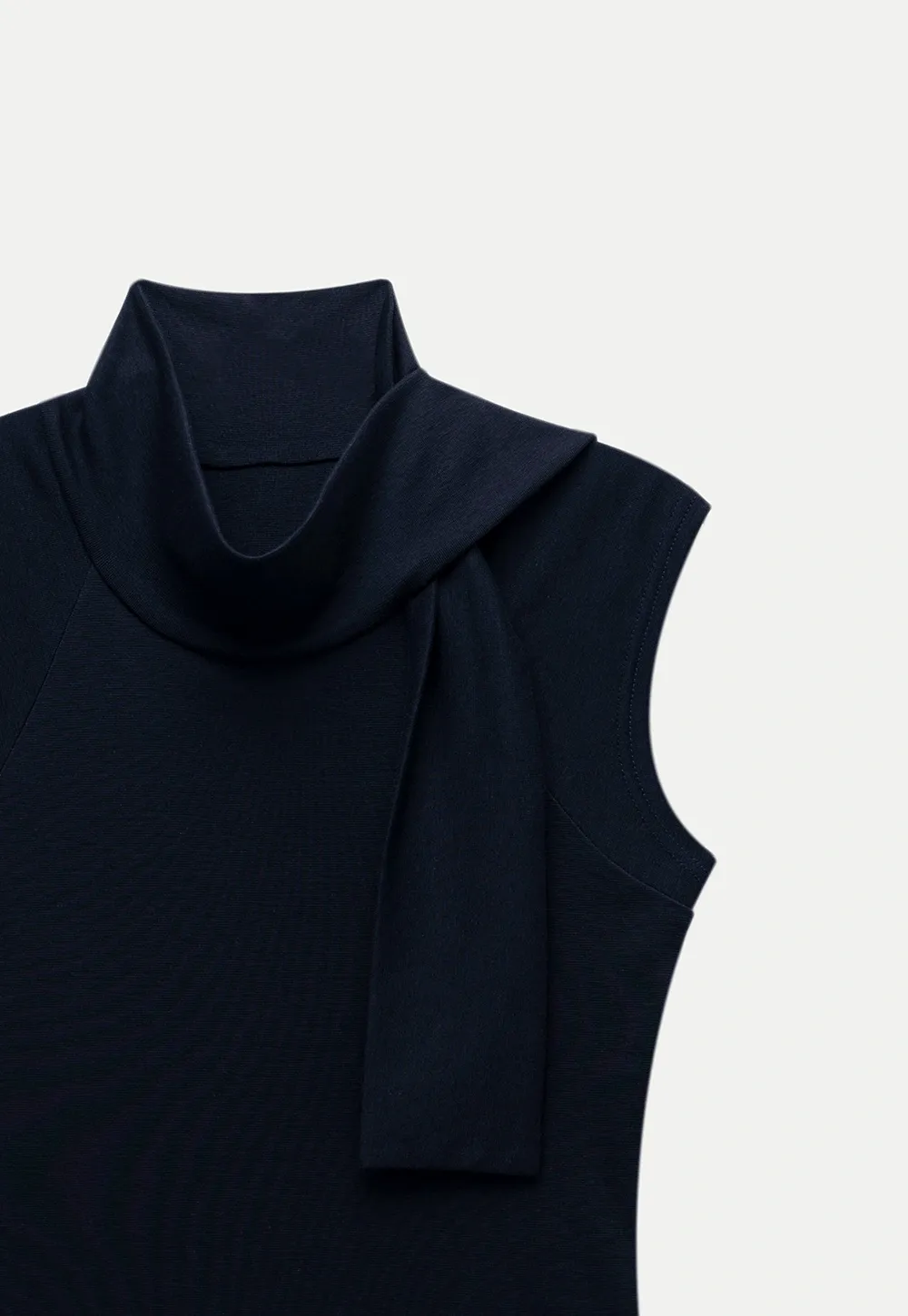 Women’s Sleeveless Knit Top