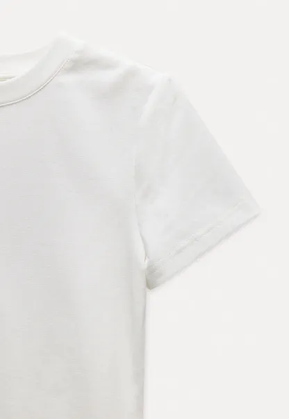 Asymmetric Hem T-Shirt with Lace Panel