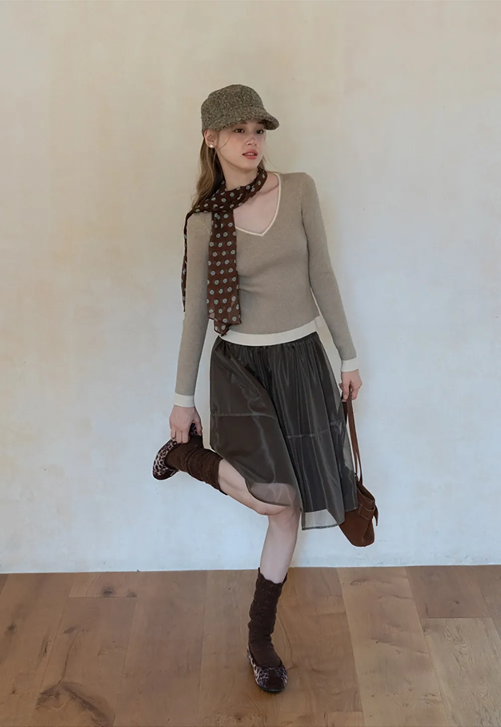 Womens V Neck Contrast Trim Knit Long Sleeve Top