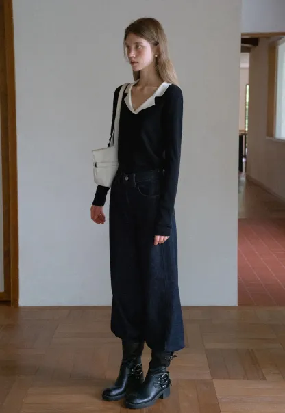 Elegant V-Neck Knit Top with Contrast Lapel Collar