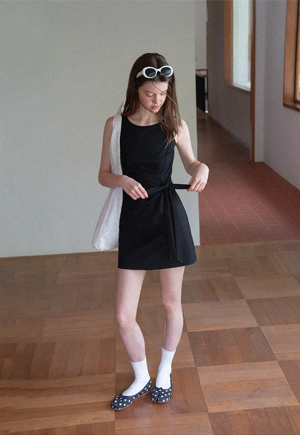 Robe mini sans manches à détail cache-cœur