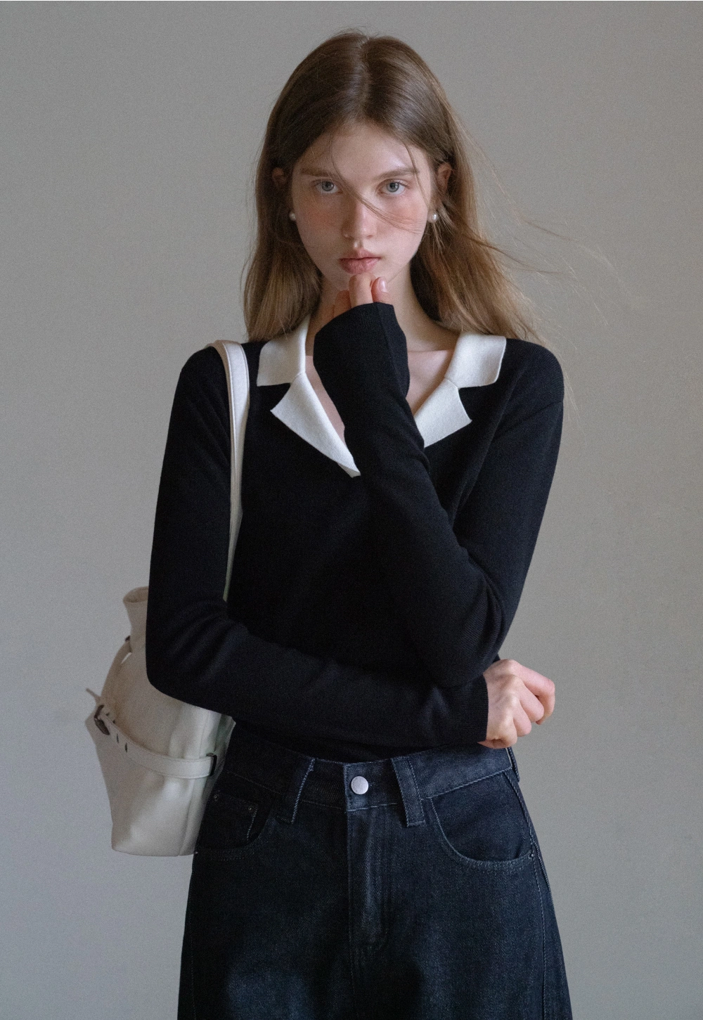 Elegant V-Neck Knit Top with Contrast Lapel Collar