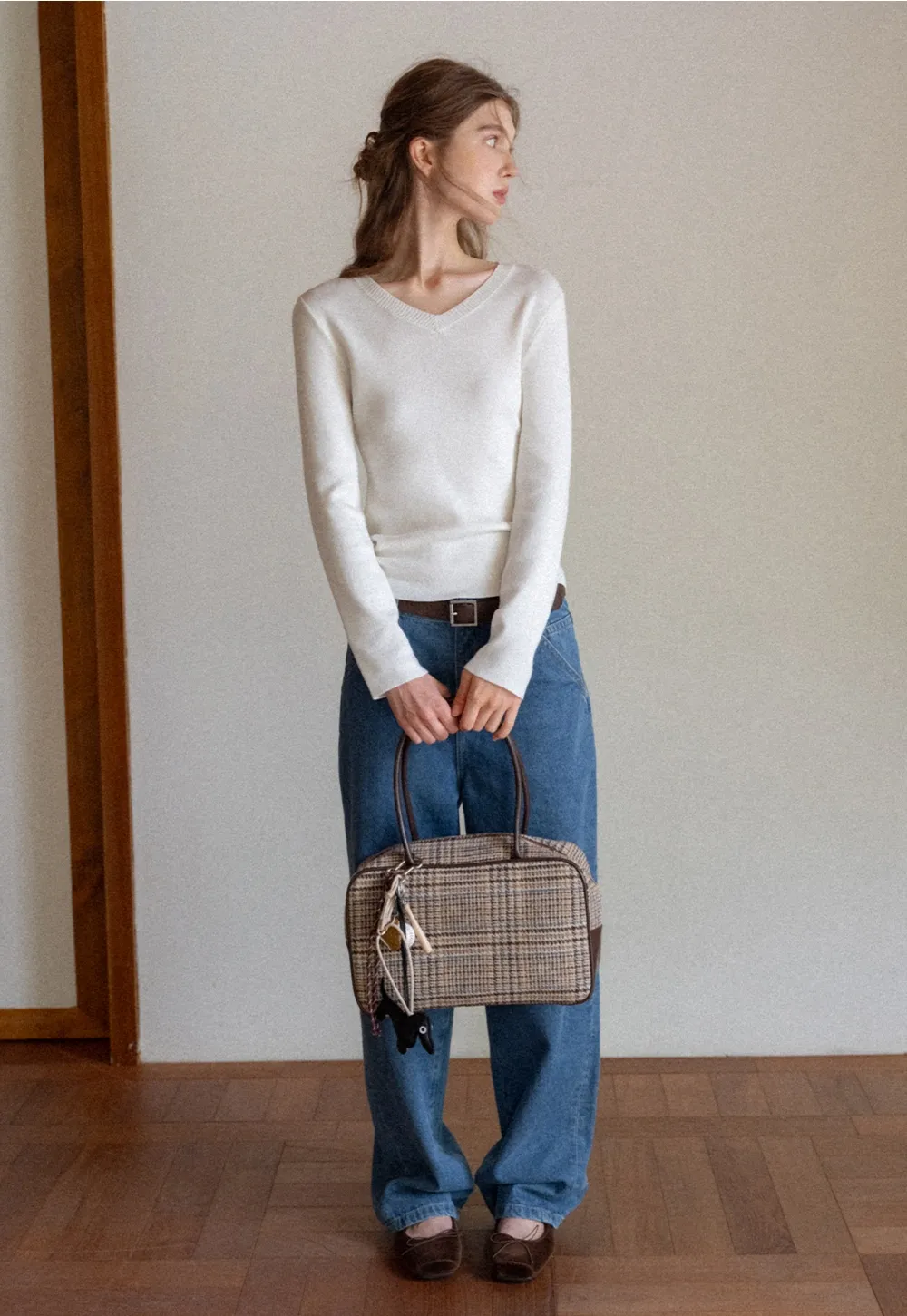 Casual White Long Sleeve Sweater with V-Neck