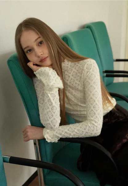 Elegant White Floral Lace Knit Long Sleeve Blouse