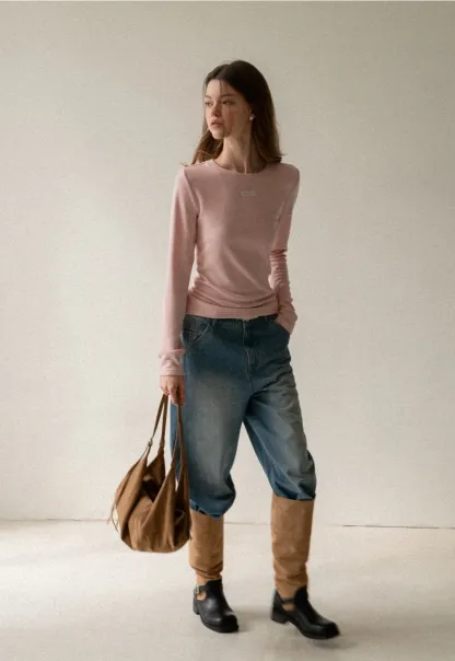 Women Simple Long Sleeve Knit Top with Logo Patch