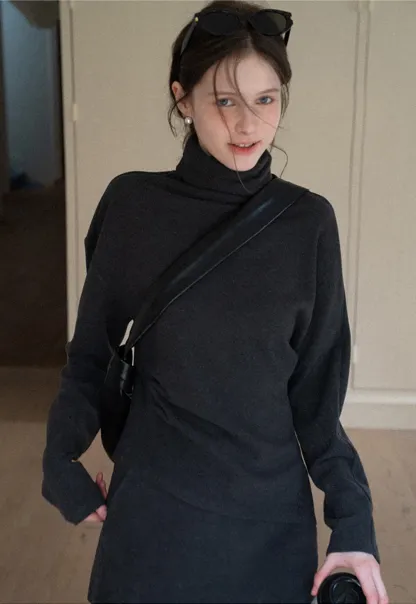 Elegant Two-Piece Turtleneck and Pants Set