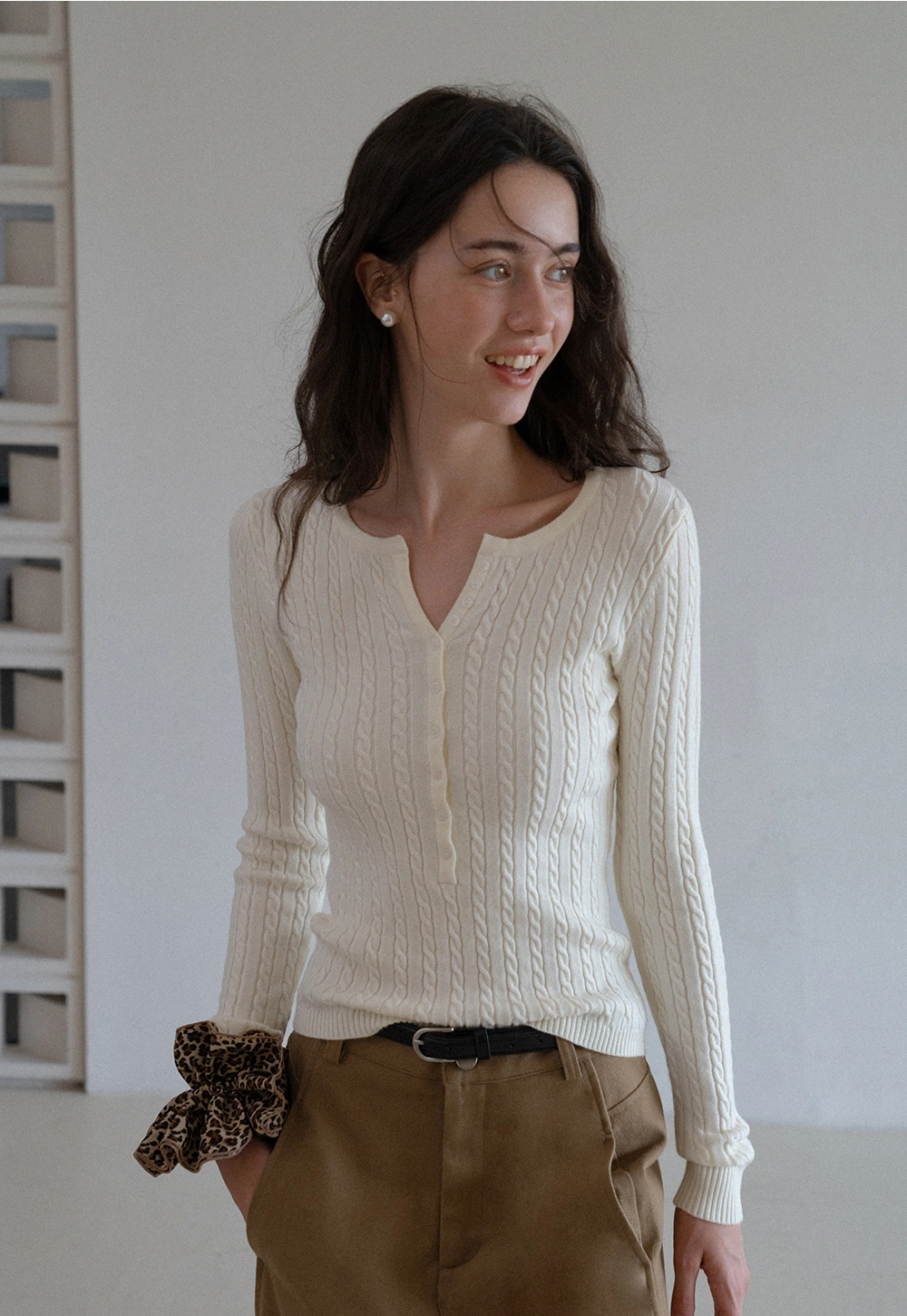 Womens Ribbed Knit Long Sleeve V- Neck Knit Top