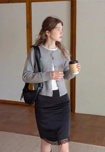 Chic Knit Cardigan with Cable Detail and Buttons