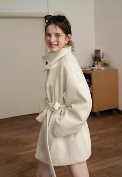 Elegant Wool Coat with Belted Waist Design