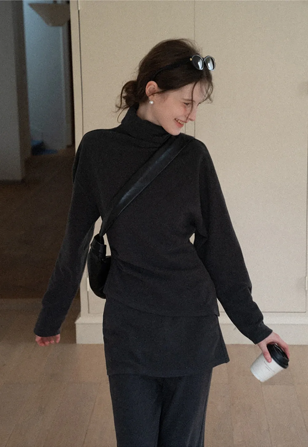 Elegant Two-Piece Turtleneck and Pants Set