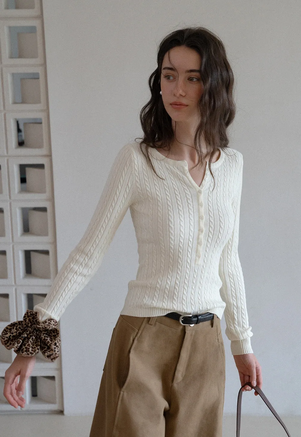 Womens Ribbed Knit Long Sleeve V- Neck Knit Top