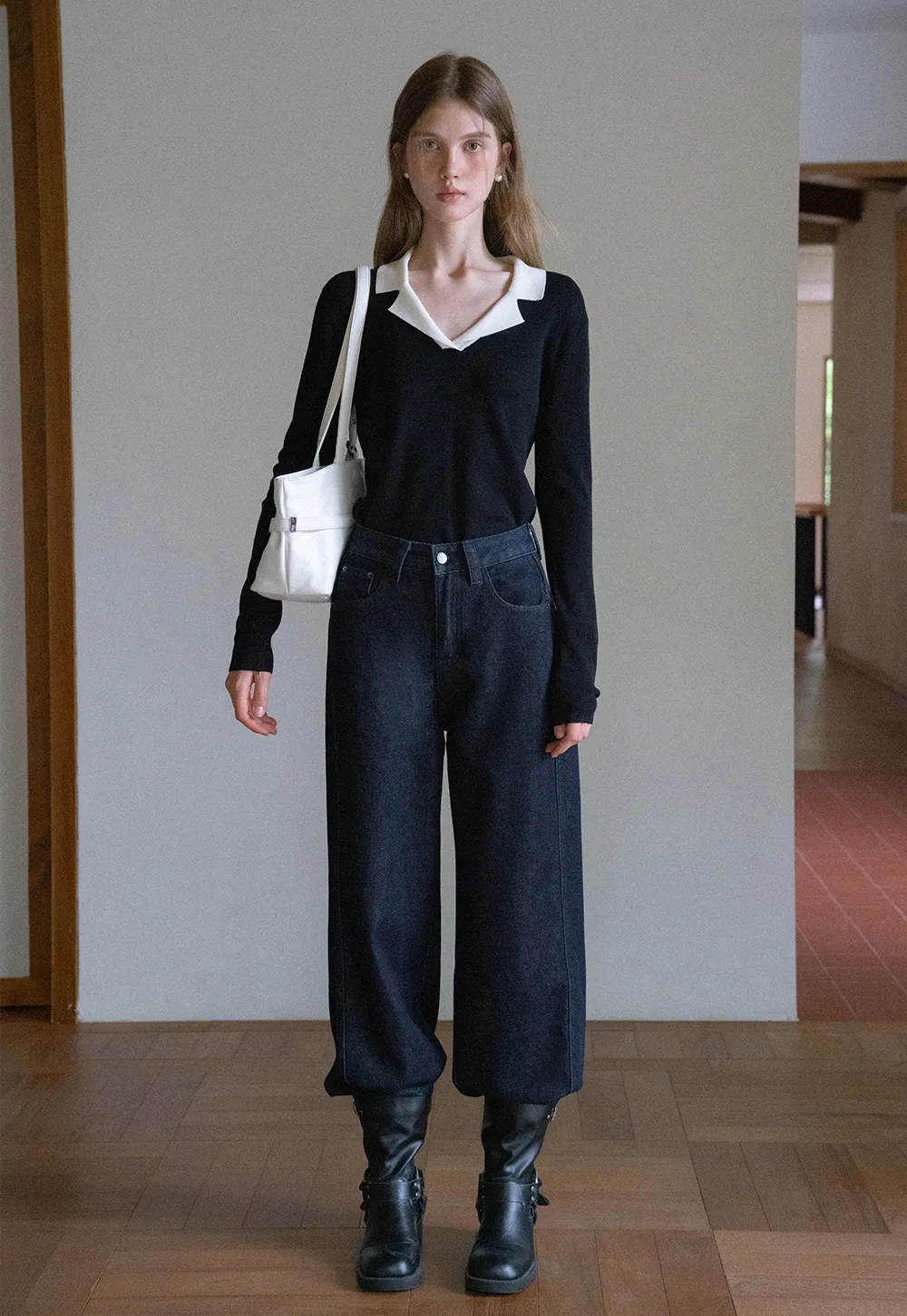 Elegant V-Neck Knit Top with Contrast Lapel Collar