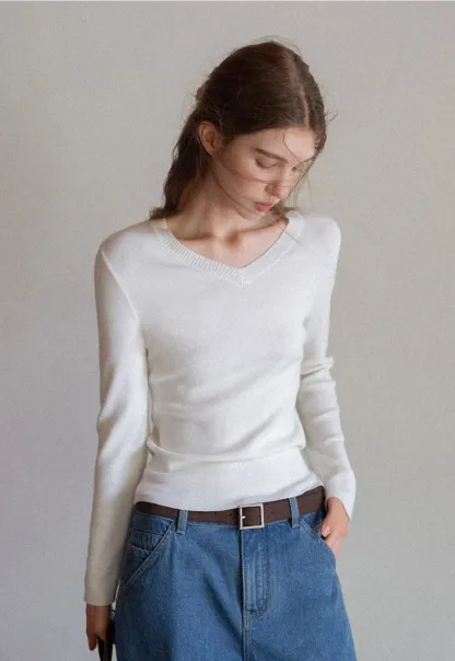 Casual White Long Sleeve Sweater with V-Neck